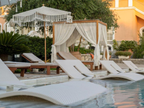 Nefeli Hotel