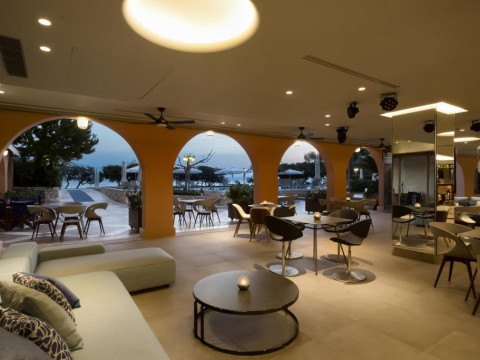 NEGROPONTE RESORT