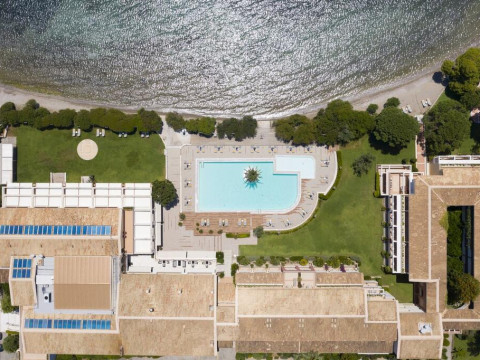 NEGROPONTE RESORT