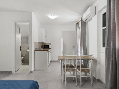 Nikas Rooms and Apartments