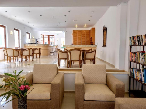 NIROS BEACHFRONT APART HOTEL