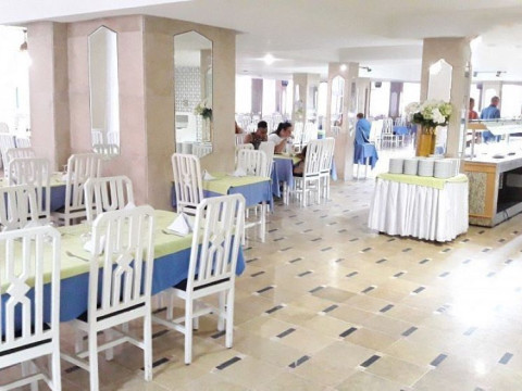 PYRAMIDES CLUB & SPA