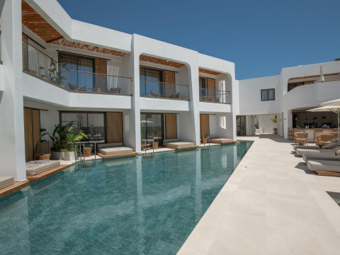Nuca Mykonos