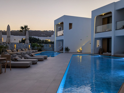 Nuca Mykonos