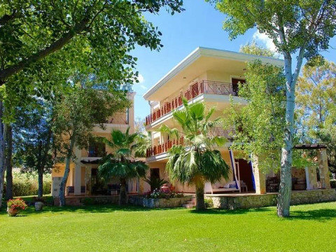 NŪSA suites & villas