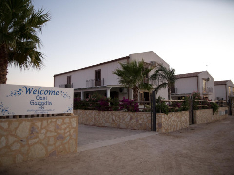 Oasi Guzzetta Hotel E Case Vacanze