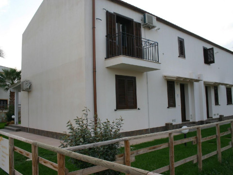 Oasi Guzzetta Hotel E Case Vacanze