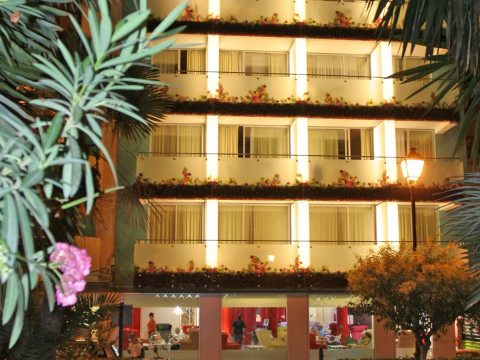 Oasis Plaza