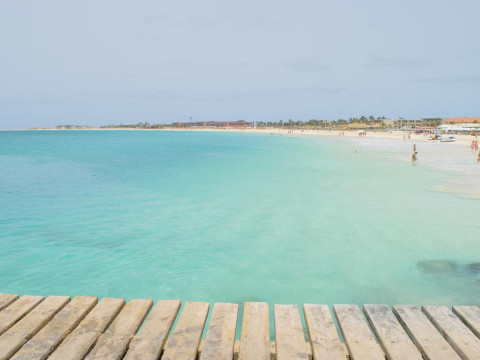 Hotel Oasis Salinas Sea