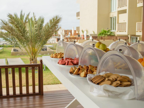 Hotel Oasis Salinas Sea