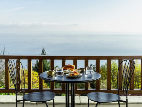 Om Living Pelion
