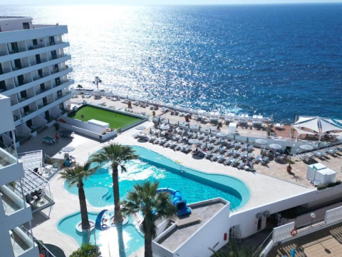Ona Pearly Grey Hotel