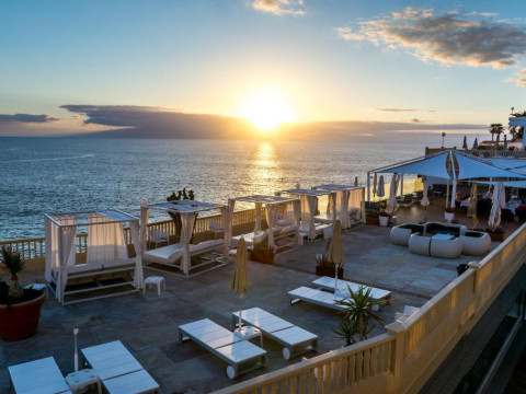 Ona Pearly Grey Hotel