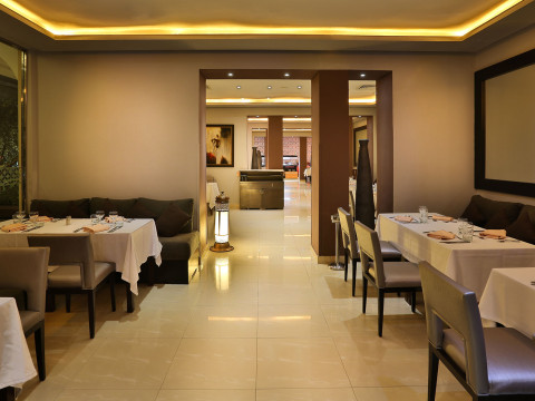 Opera Plaza Hotel & Spa 