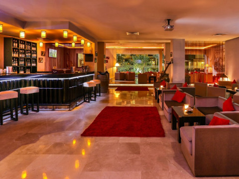 Opera Plaza Hotel & Spa 