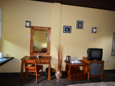 Padang Bai Beach Bungalows Resort