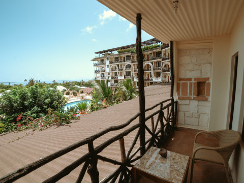 Palumbo Waves Resort