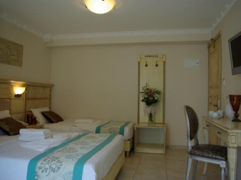 Parthenon Art Hotel