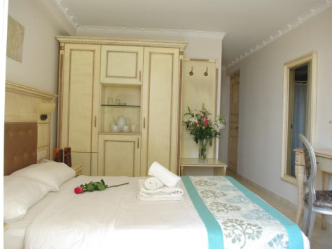 Parthenon Art Hotel