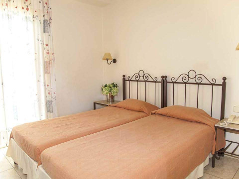 Pela Sofia Apartments