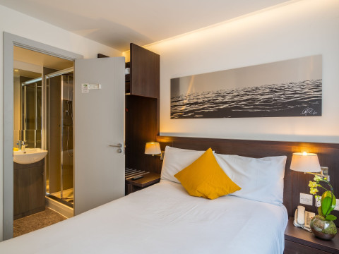 Pelican London Hotel And Residence