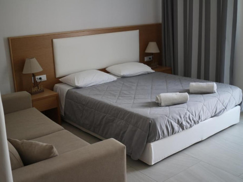 PETINAROS HOTEL & STUDIOS