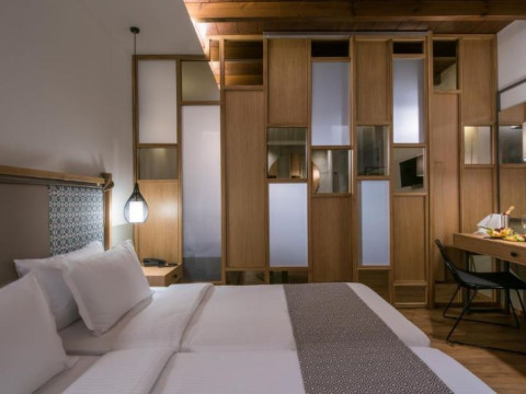 PETOUSIS HOTEL & SUITES