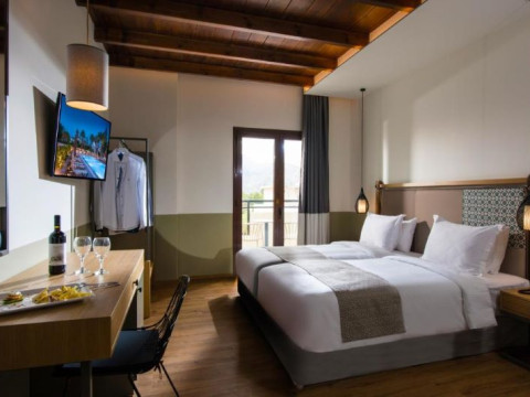 PETOUSIS HOTEL & SUITES