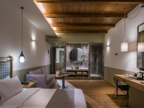 PETOUSIS HOTEL & SUITES