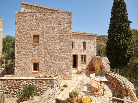 Hotel Petreas Castle
