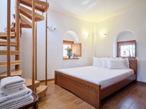 Hotel Petreas Castle