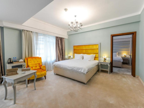 PHOENICIA GRAND HOTEL.