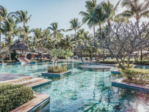La Pirogue, A Sun Resort