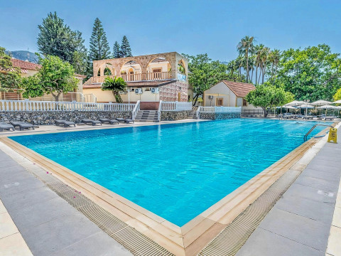 Riverside Garden Resort (Alsancak)