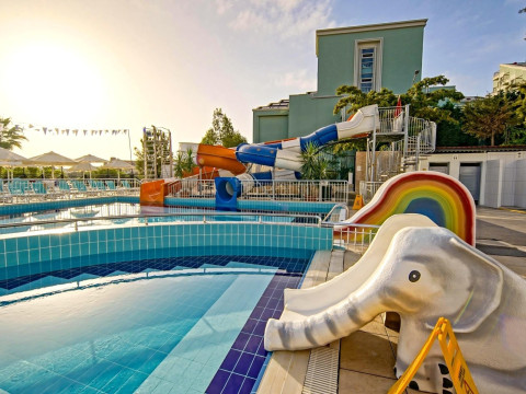 Side Aluna Hotel
