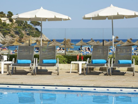 UNIVERSAL CASTELL ROYAL