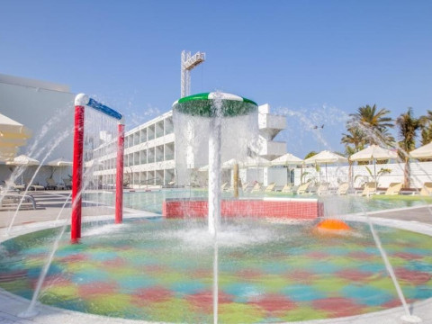 Nicholas Color Hotel