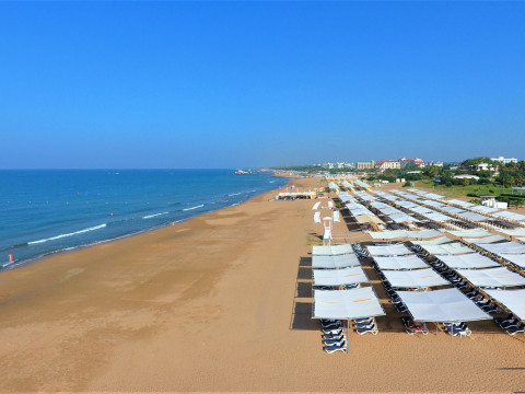 Glamour Resort & Spa