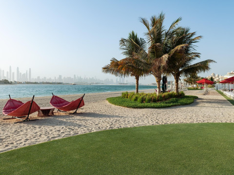 Th8 Palm Dubai Beach Resort Vignette Collection