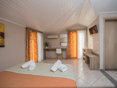 Planos Beach Hotel