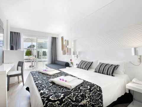 Playa De Muro Suites