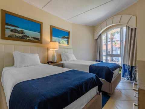 Playa Linda Beach Resort