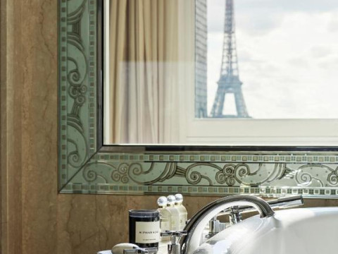 Plaza Athenee - Dorchester Collection