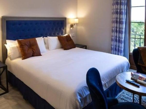 PLAZUELA DEL CARBON SUITES