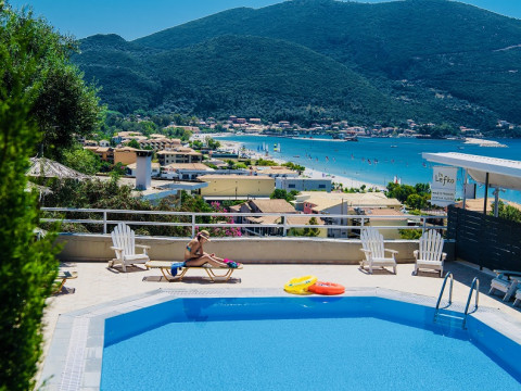 Ponti Beach Hotel
