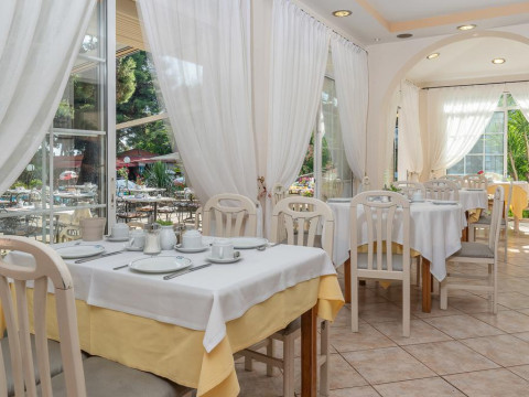 Hotel Porfi Beach