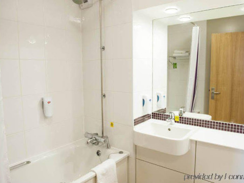 Premier Inn Bristol Cribbs Causeway M5,J17