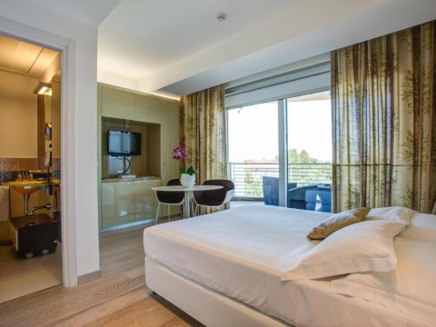 Premier & Suites