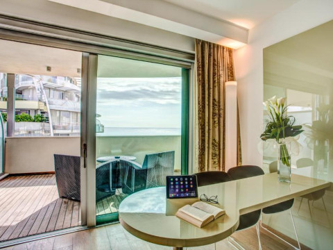 Premier & Suites