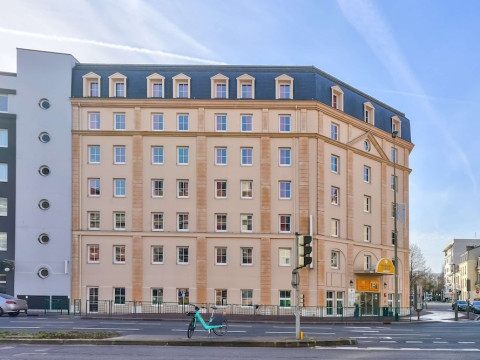 PREMIERE CLASSE PARIS OUEST PONT DE SURESNES